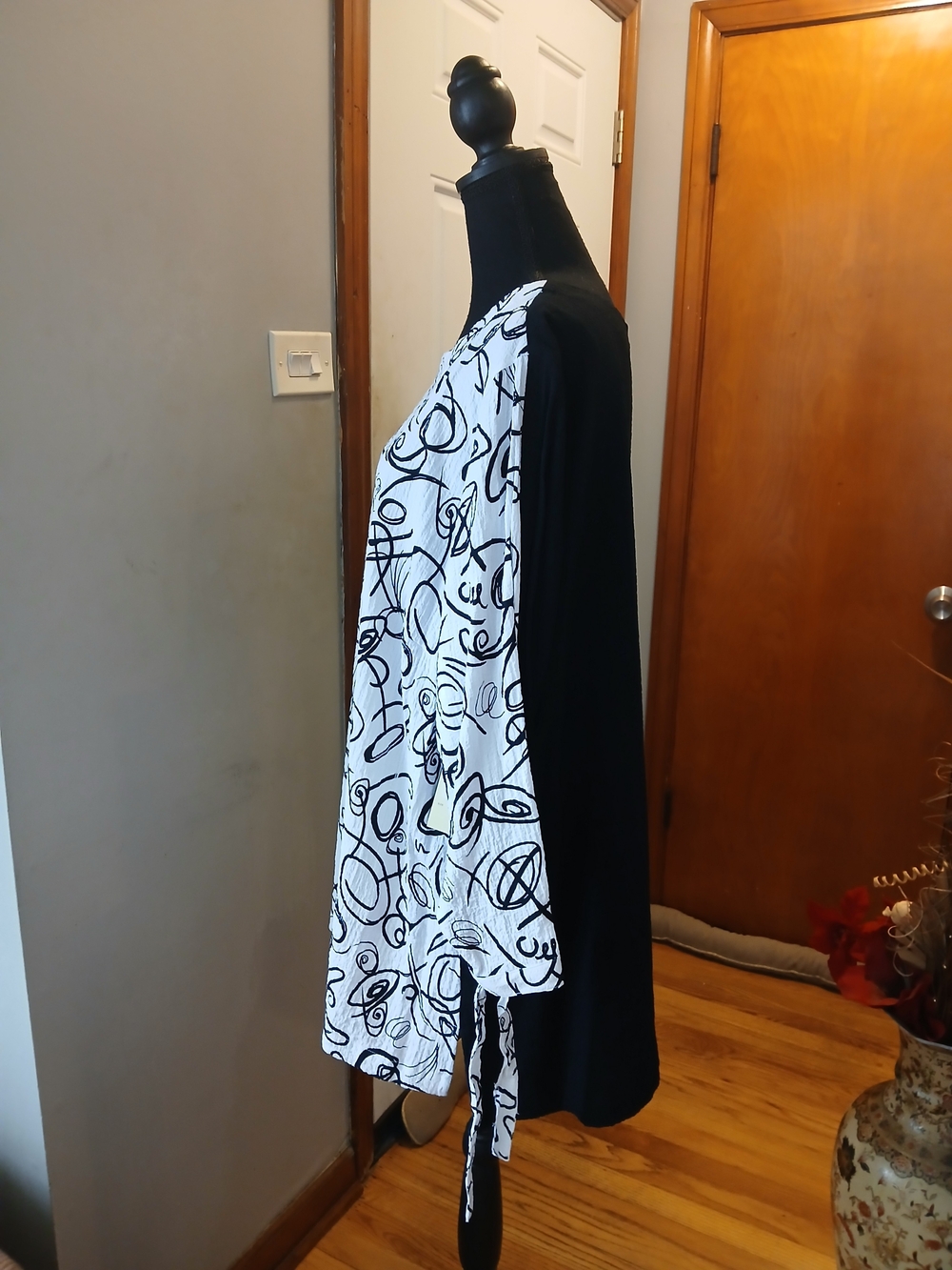 Ali Miles NWT White Tunic Top with Black Abstract Swirl Print Women's 2X - Picture 5 of 8